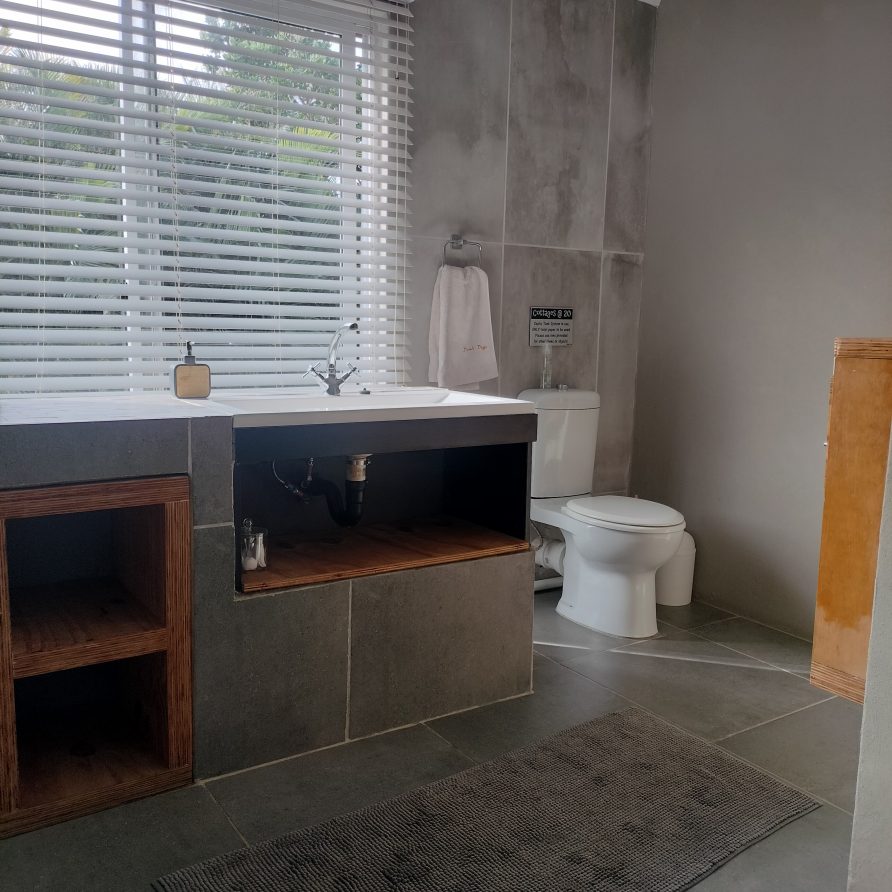 Dorado Digs Bathroom