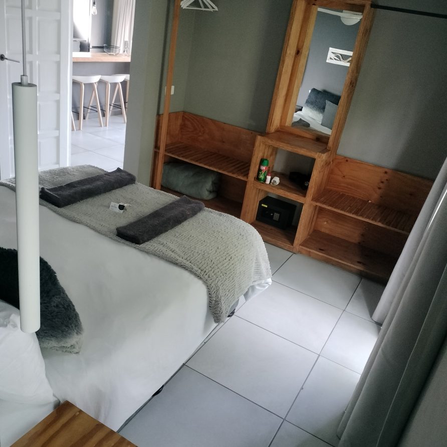 Oyster oasis in Coffee bay main Bedroom Mirror