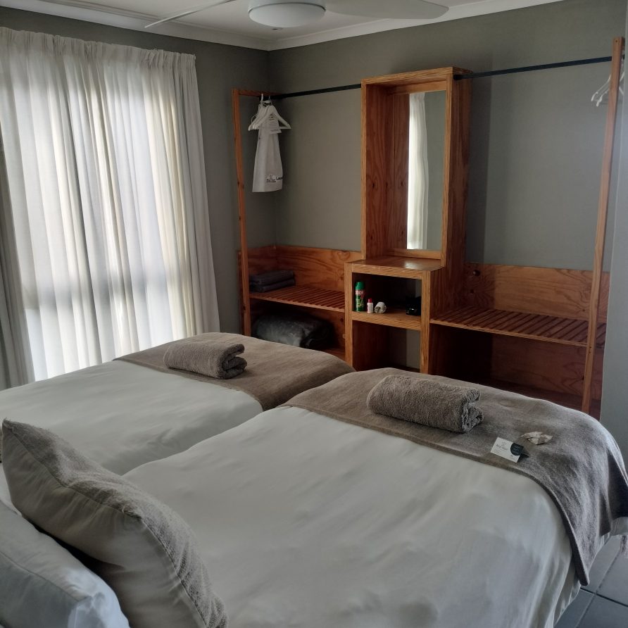 Oyster Oasis Twin Beds